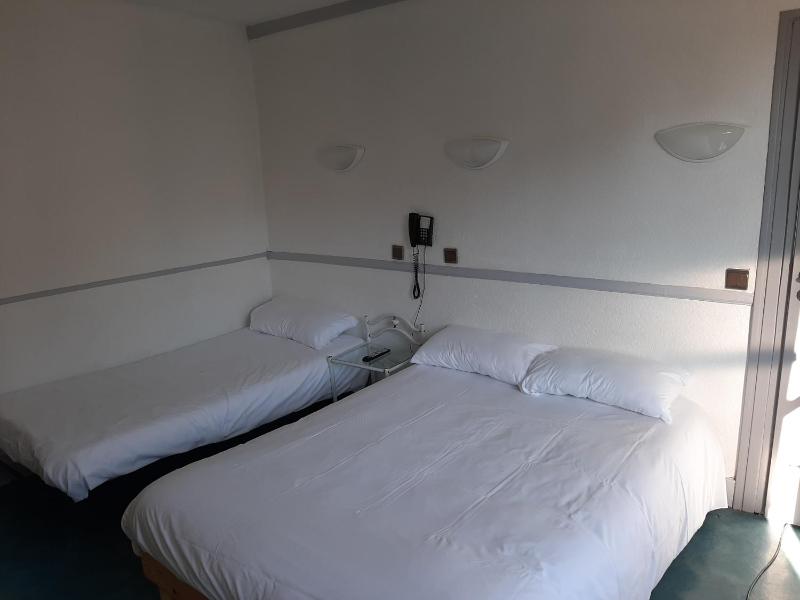 Double Room image 3