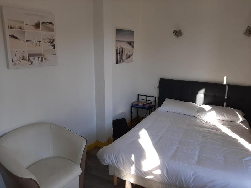 Double Room image 4