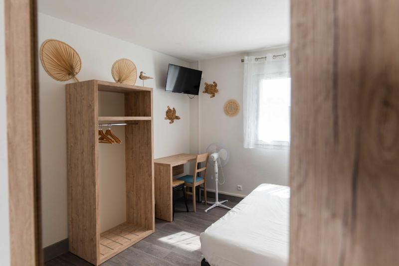 Double Room image 3