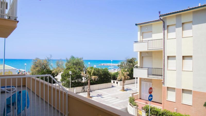 Double Room with Balcony image 3