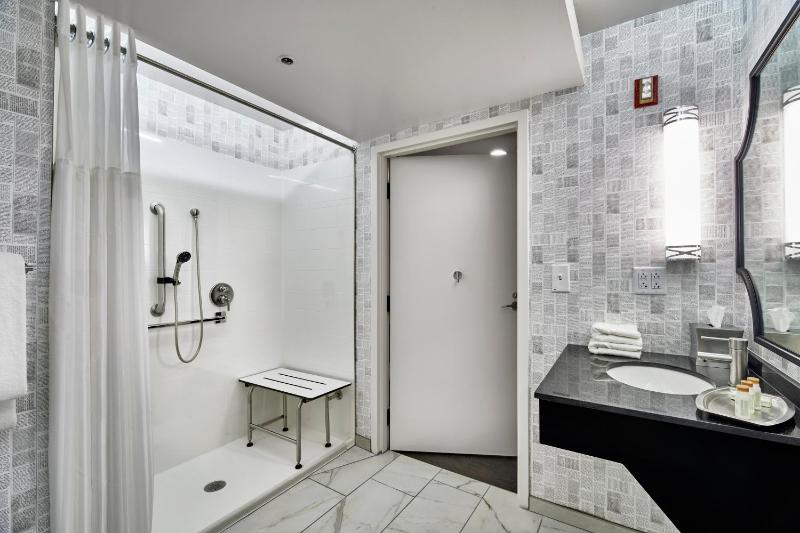 Hotel Indigo Cleveland Downtown by IHG - image 4