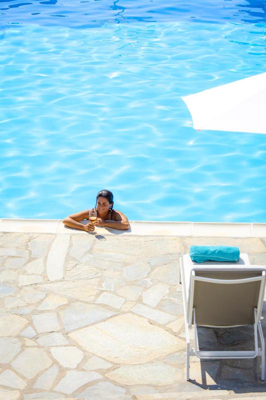 Akrotiri Hotel - image 16