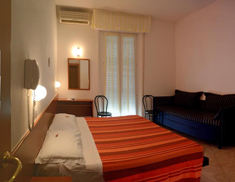 Quadruple Room image 2