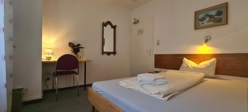 Standard Single Room image 3