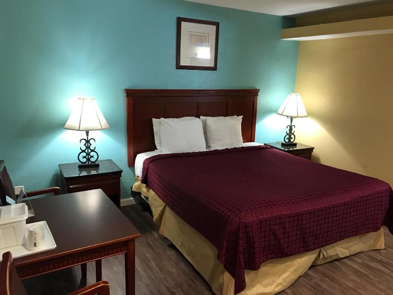 Deluxe King Room - Non-Smoking image 3