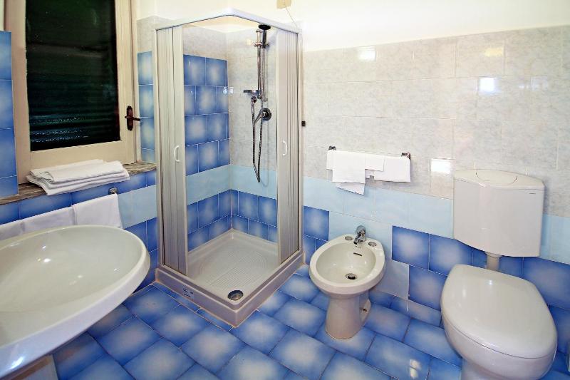 Quadruple Room image 2