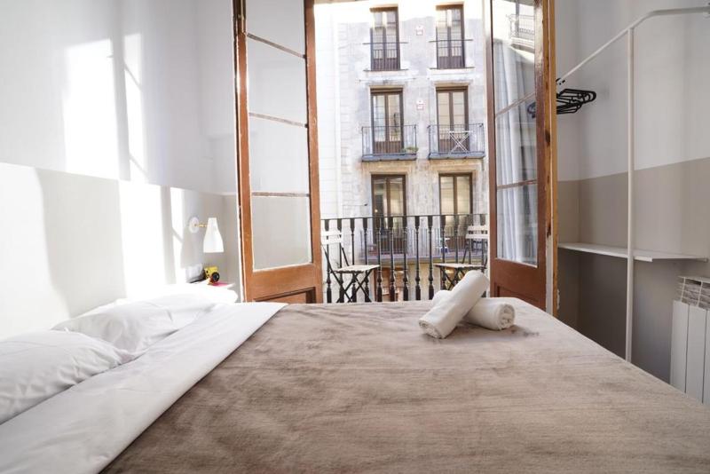 Double Room with Balcony image 1