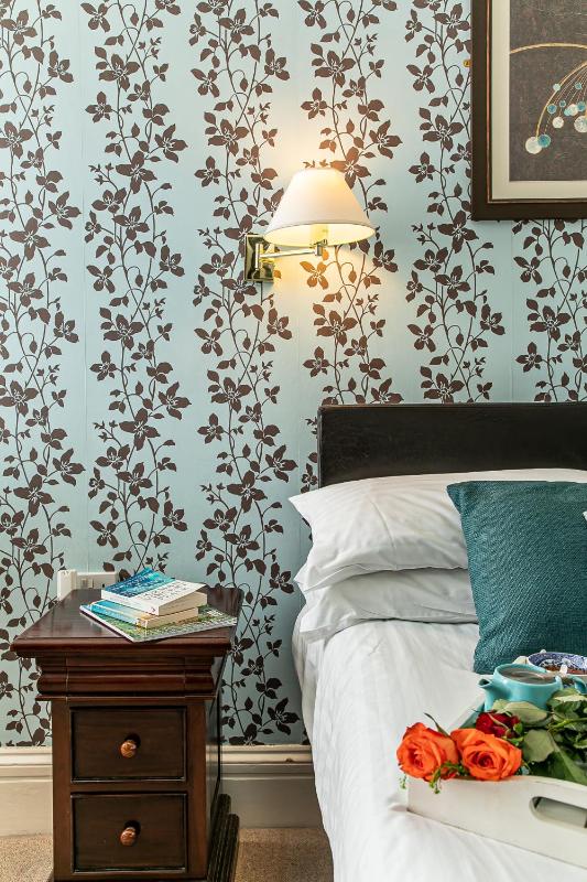 Standard Double Room image 3