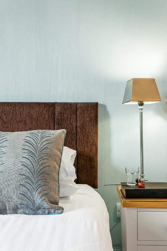 Standard Twin Room image 2