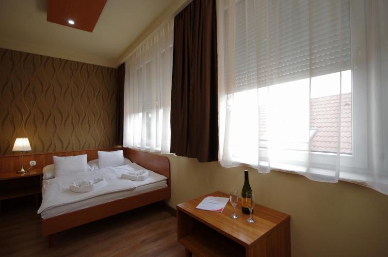 Standard Double Room image 4