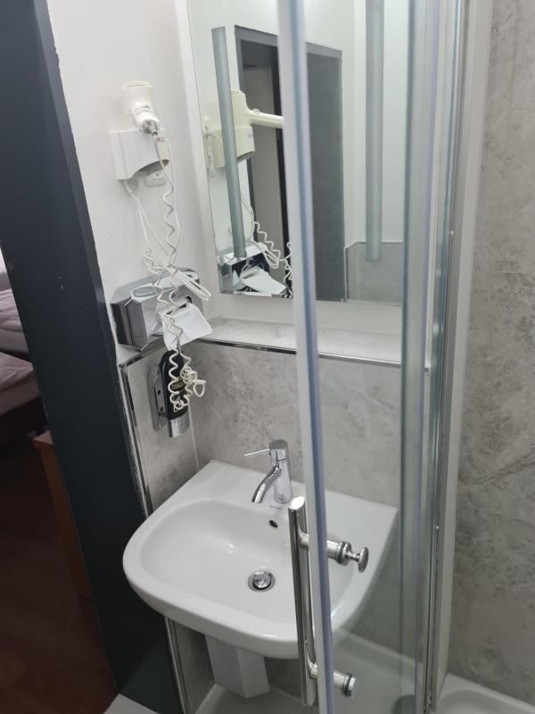 Quintuple Room (5 Adults) image 2