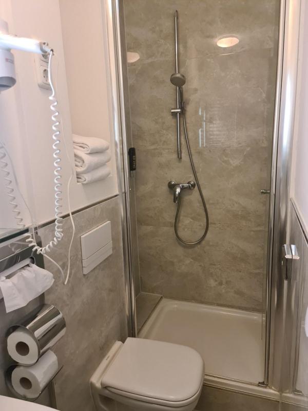 Double Room image 2