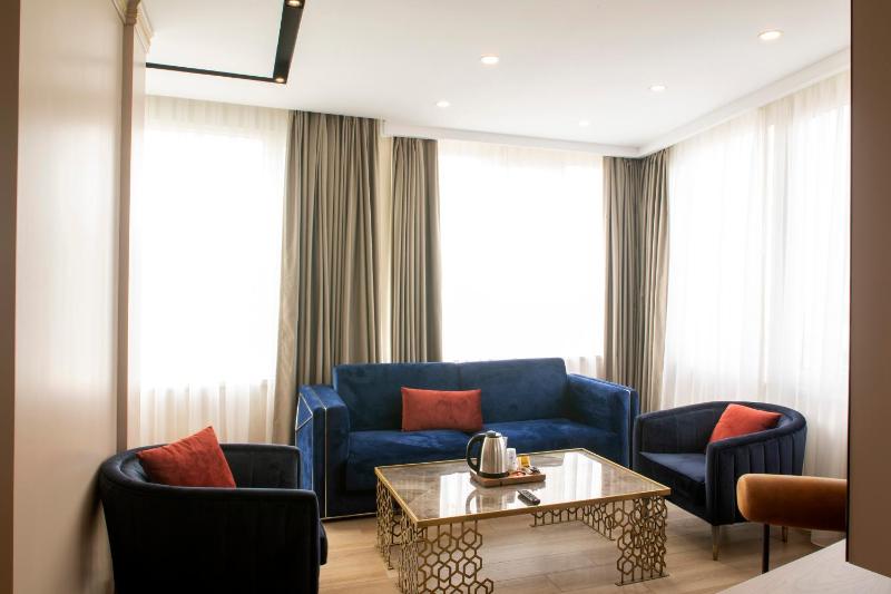 King Suite with Sea View image 3