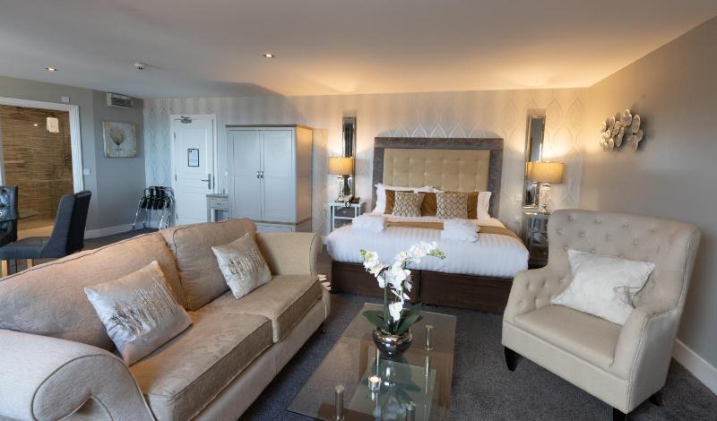 Superior Suite with Sea View image 3