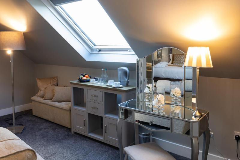 Superior Suite with Sea View image 2