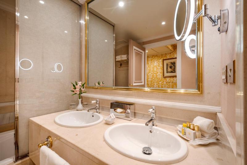 Superior Double Room - Parking included image 3