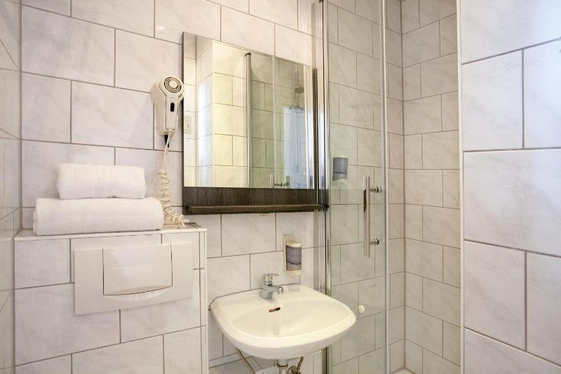 Standard Single Room image 3