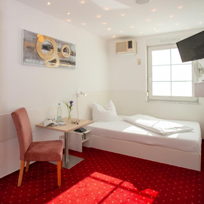 Standard Single Room image 1