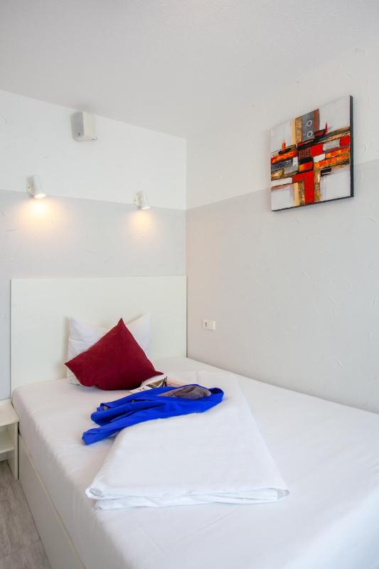 Micro Single Room image 4
