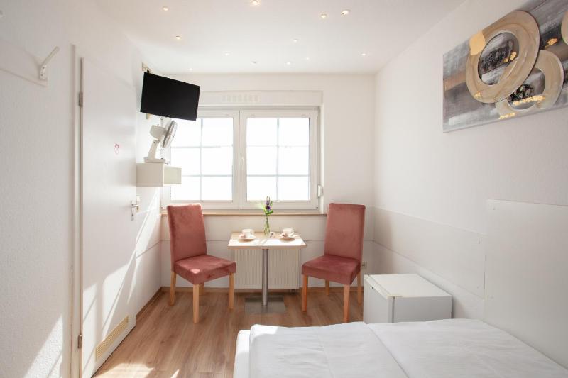 Micro Double Room image 2