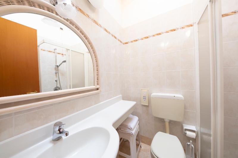 Two-Bedroom Apartment - Split Level image 3