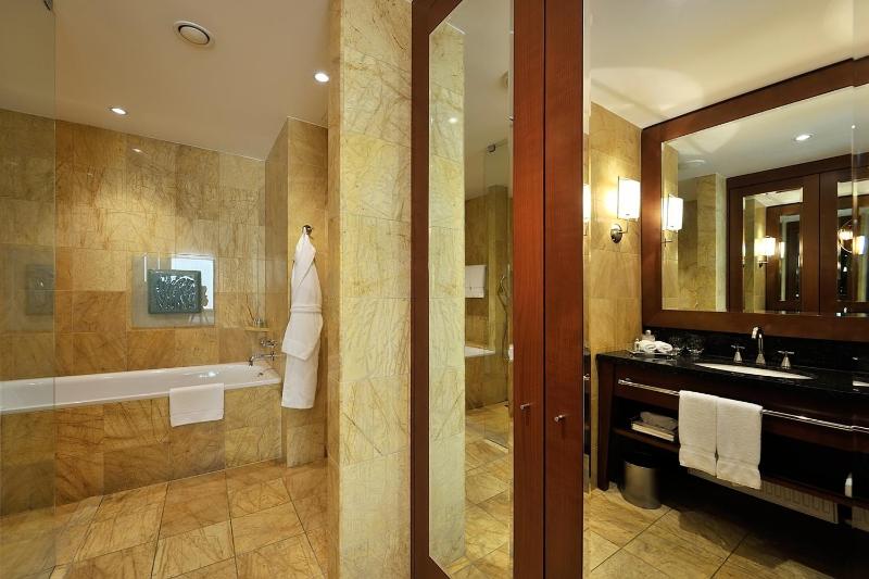 Deluxe Twin Room image 3