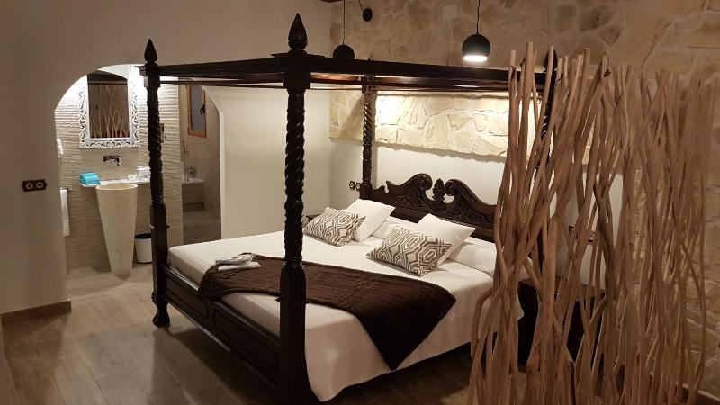 Deluxe Double Room image 2