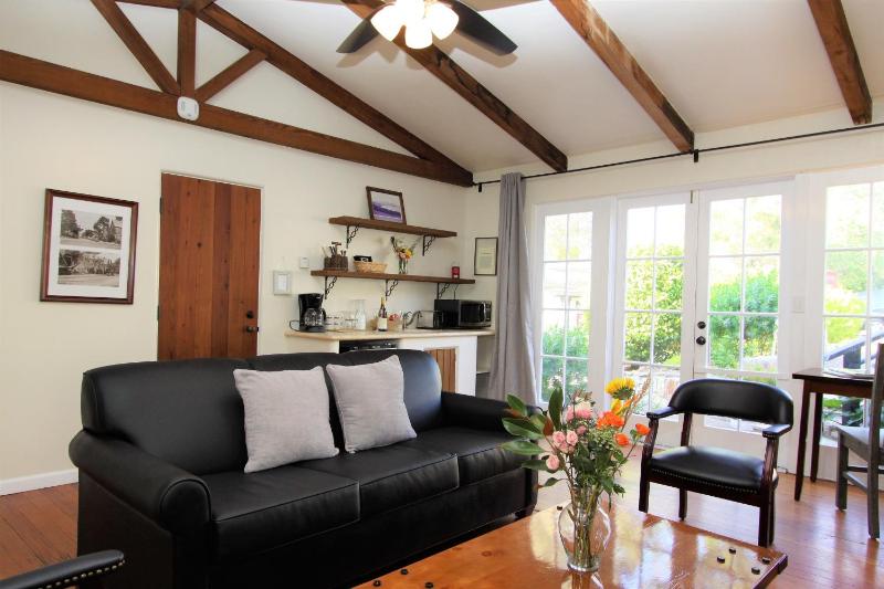 Queen Suite image 2