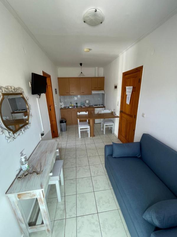 One-Bedroom Apartment with Side Sea View image 3