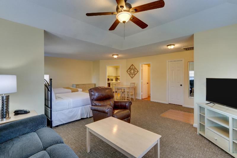 Double Suite with Two Double Beds image 4
