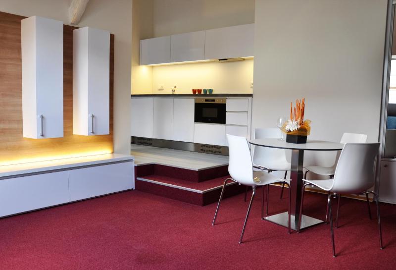 Deluxe One-Bedroom Apartment image 1