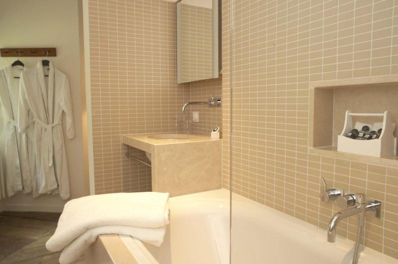 Executive Suite image 3