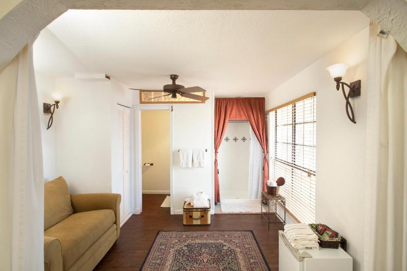 Deluxe Queen Suite image 2