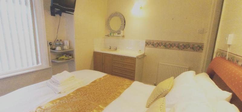 OYO Lily Hotel Blackpool - image 26
