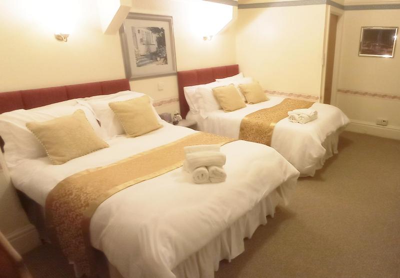 OYO Lily Hotel Blackpool - image 6