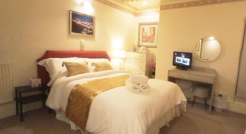 OYO Lily Hotel Blackpool - image 28