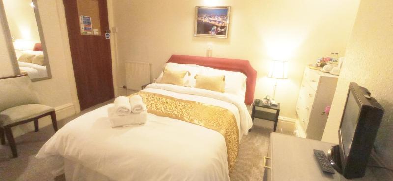 OYO Lily Hotel Blackpool - image 17