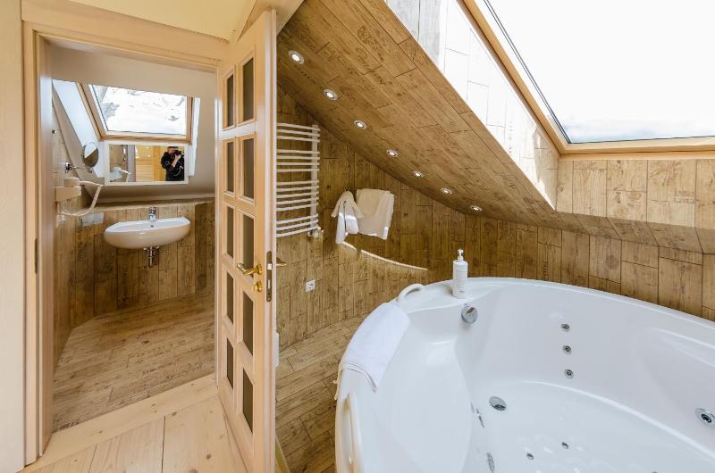 Deluxe Double Room image 3