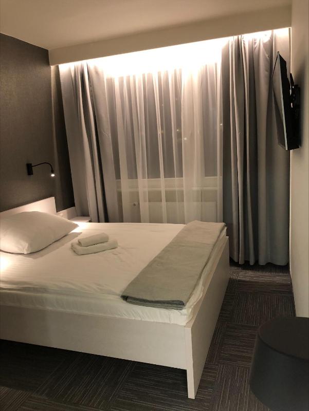Small Double Room image 2