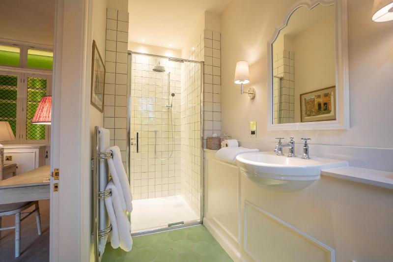 Suite with Garden View image 4