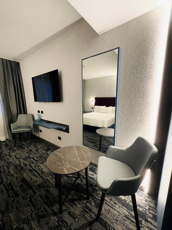 Superior Double Room image 4