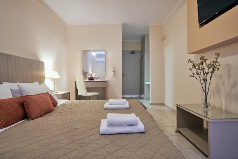 Double or Twin Room with Panoramic View image 4