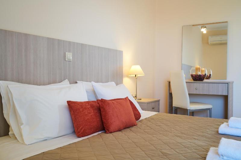 Double/Twin Room with Garden View - Ground Floor image 1