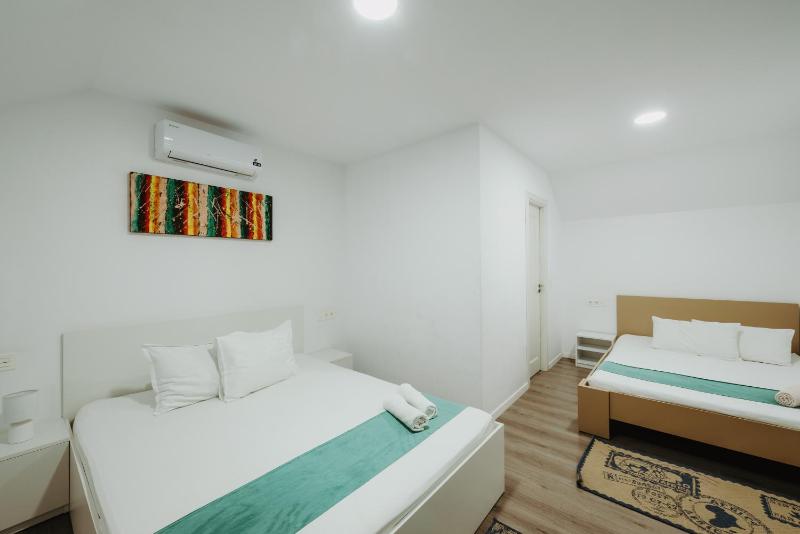 Triple Room with Private Bathroom image 4