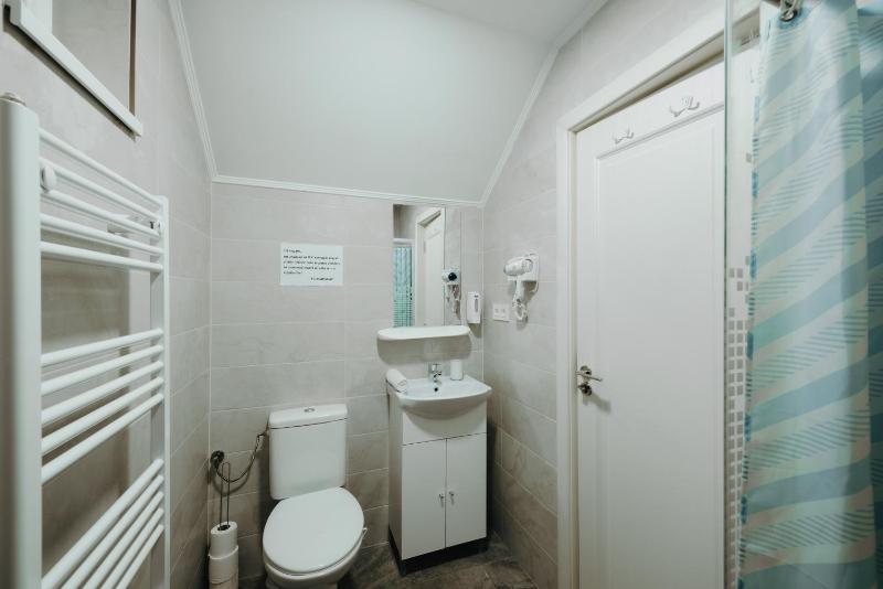 Triple Room with Private Bathroom image 2
