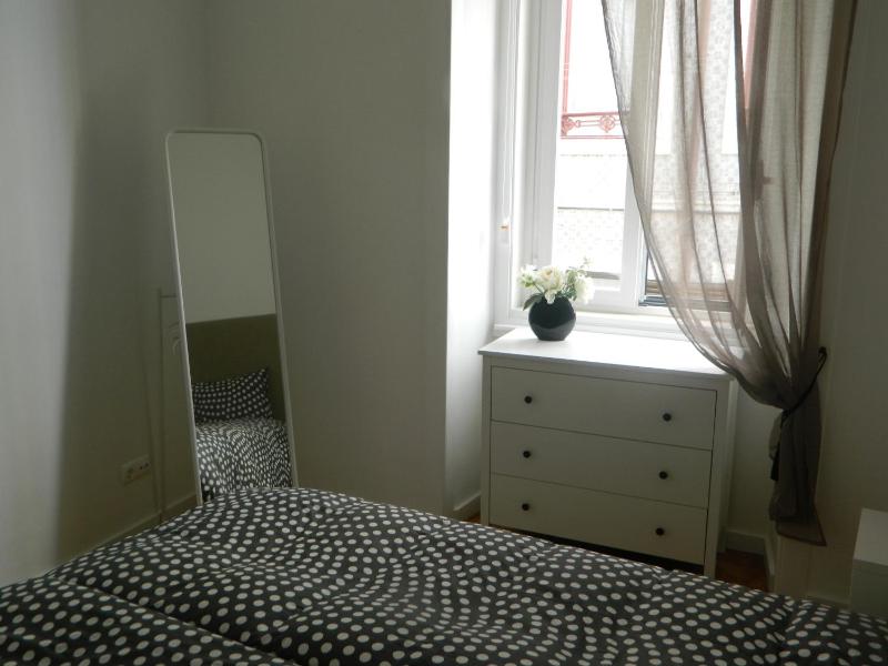 One-Bedroom Apartment image 3