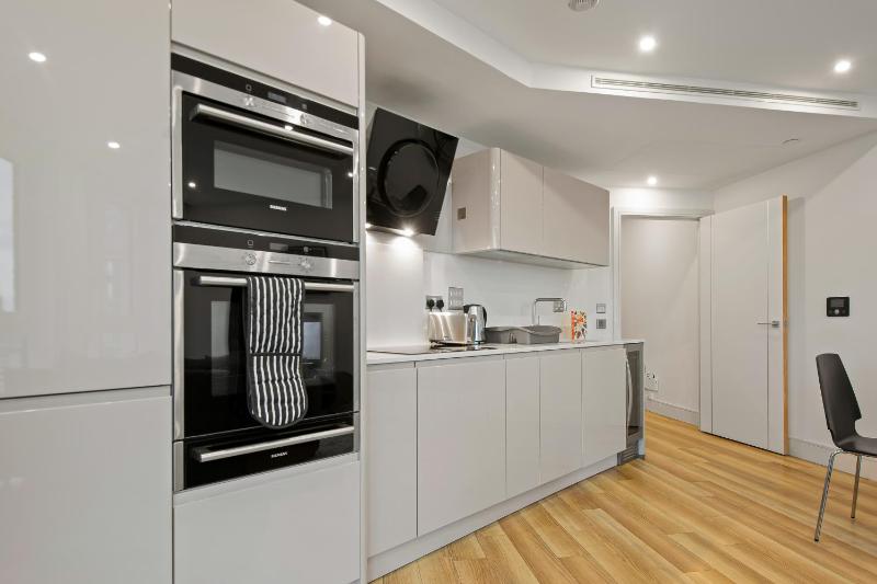 One-Bedroom Apartment image 3