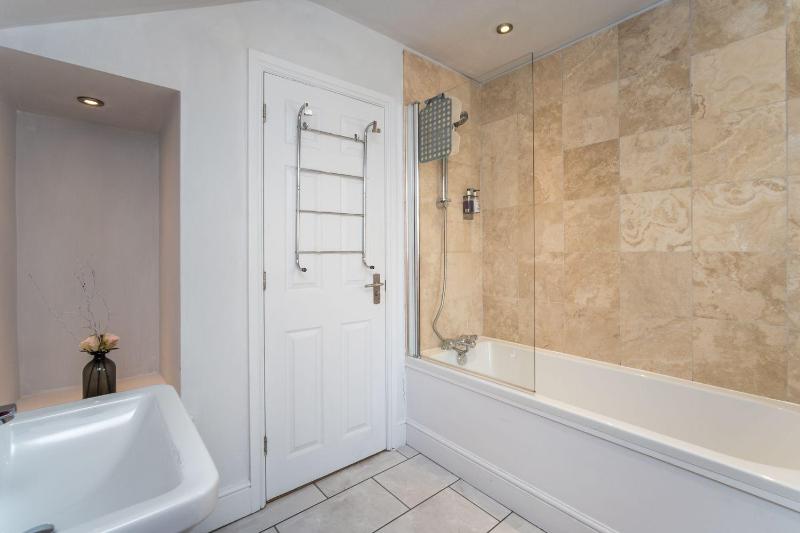 5 The Townhouse - image 9