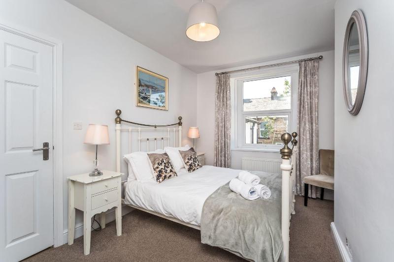 5 The Townhouse - image 16
