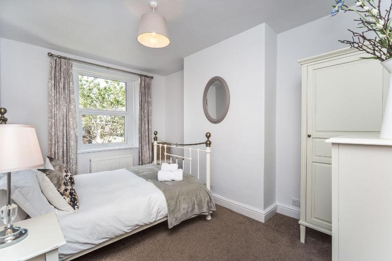 5 The Townhouse - image 11